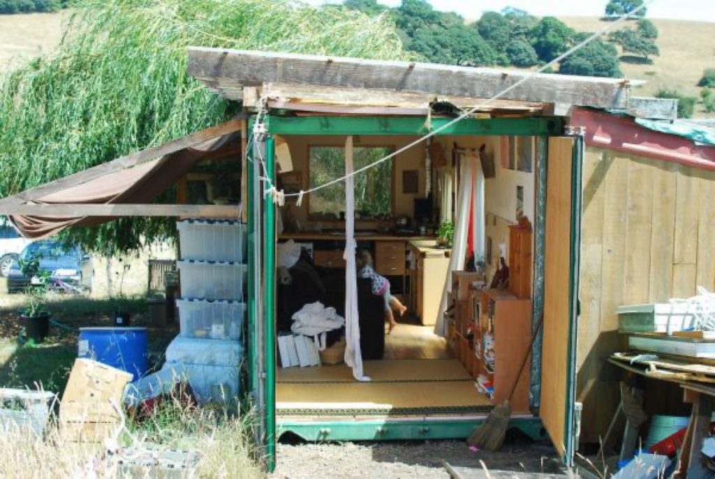 港口集装箱货柜，the shipping container, opened on its back side