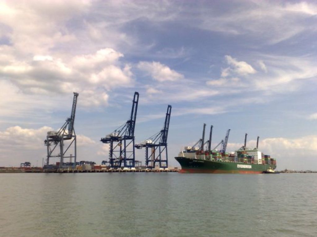 货柜码头，Container ship at Thamesport