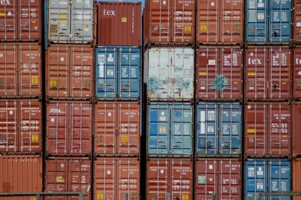 货柜码头，Containers