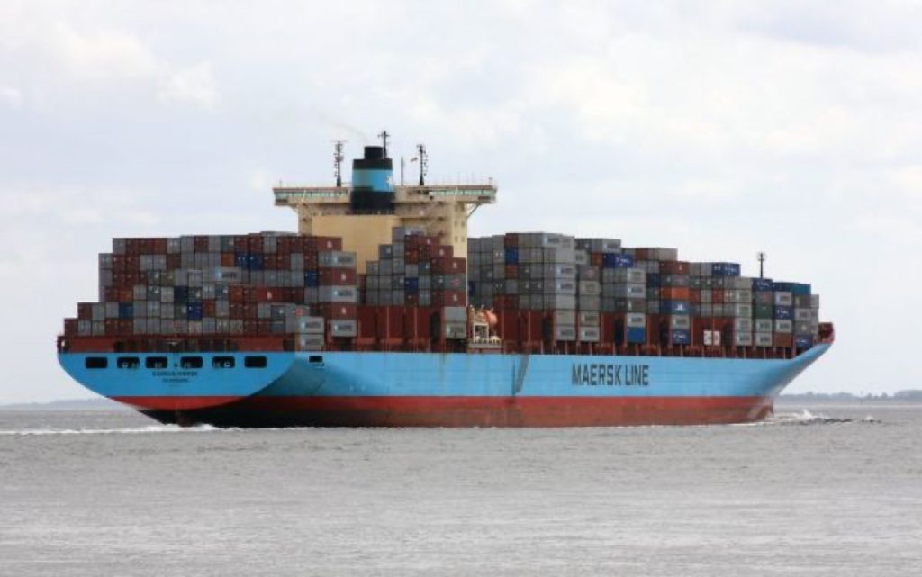 货柜码头，GUDRUN MAERSK near Cuxhaven