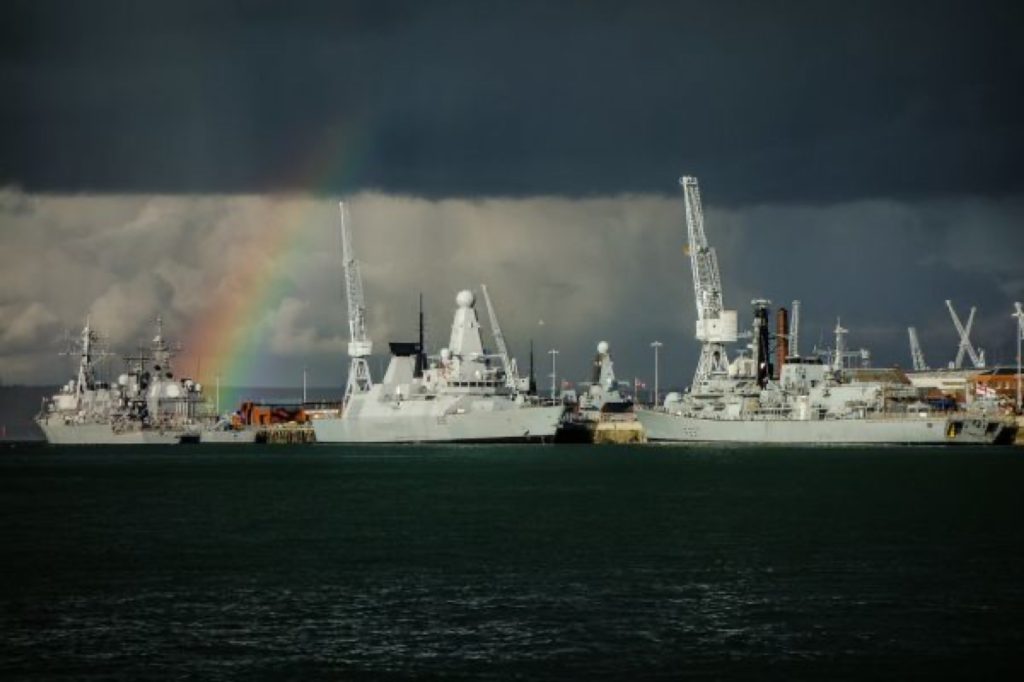 货柜码头，Battleship Rainbow