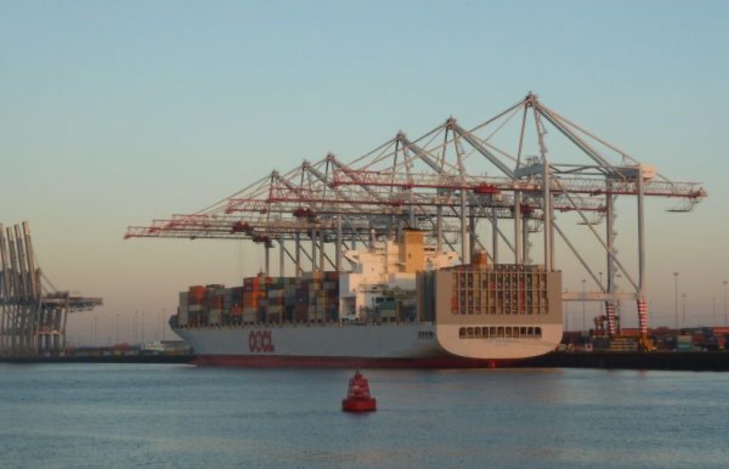 集装箱堆场,Southampton Container Terminal - OOCL Washington