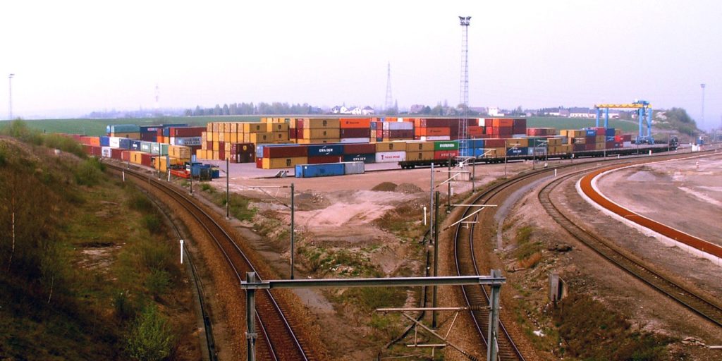 集装箱堆场，File:20090413 Athus container terminal west.jpg
