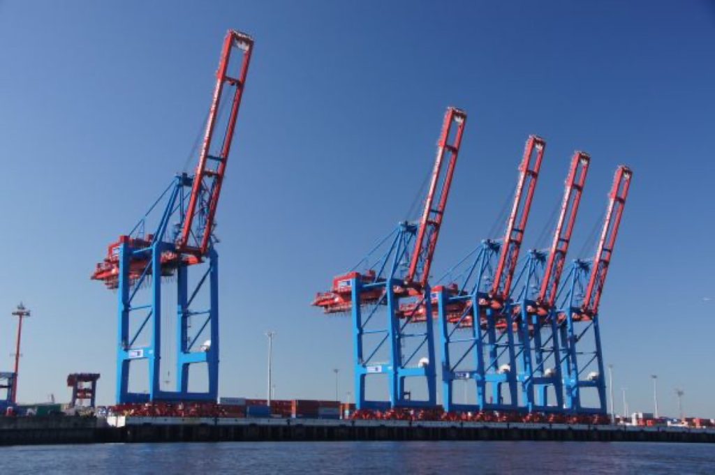 集装箱堆场，container terminal