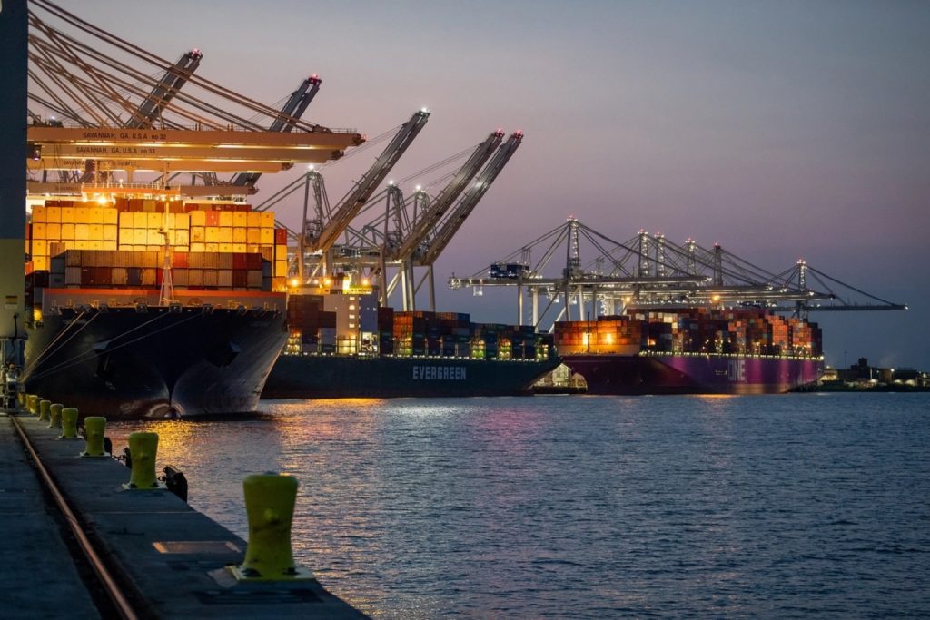 码头货柜船,Containers ships docked Port