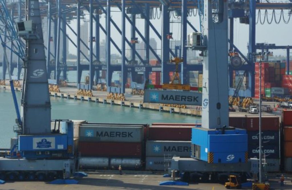 码头货柜船，Cartagena, Columbia Container Dock