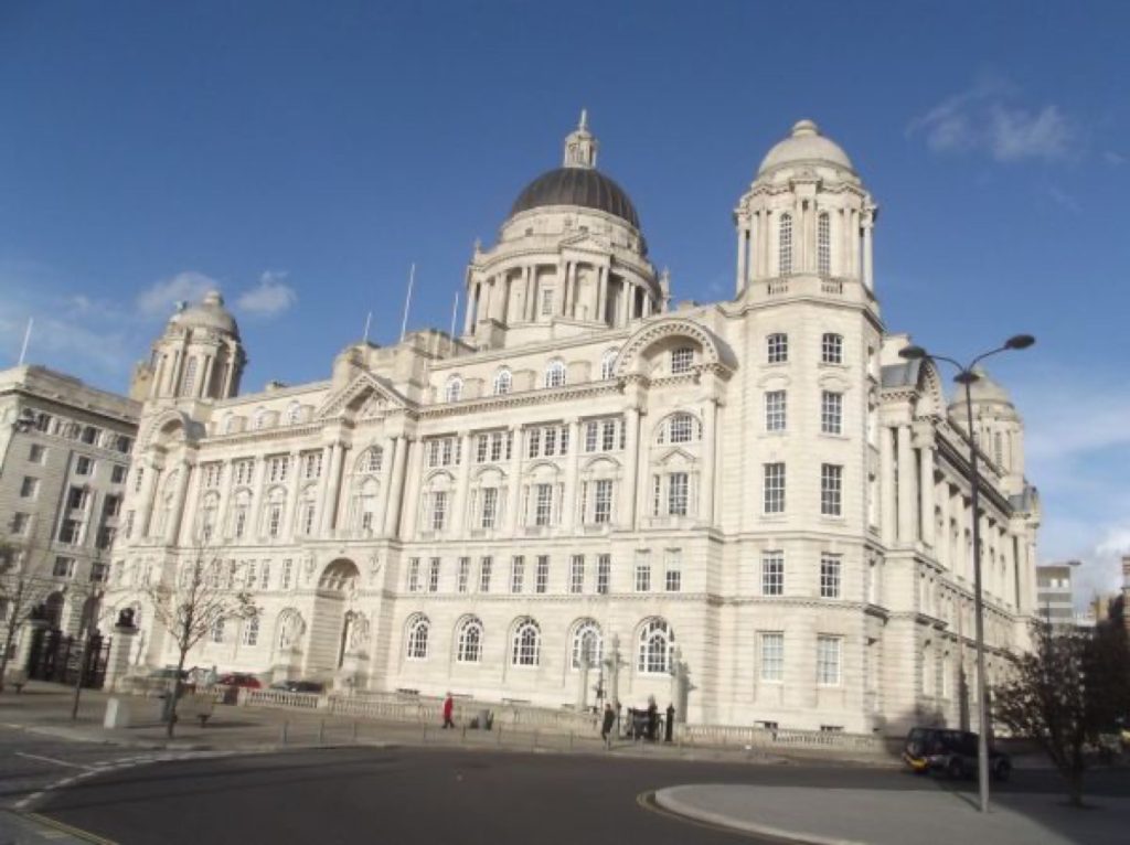 码头货柜船，The Three Graces - Liverpool Waterfront - Port of Liverpool Building