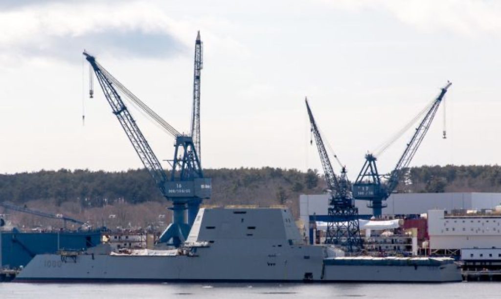 货柜装卸，USS Zumwalt