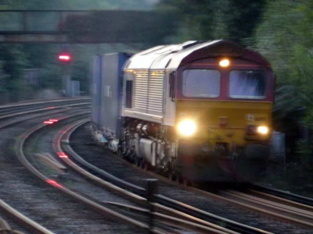 货柜装卸，66199 Hams Hall to Dollands Moor 4O57 then Domodossola Italy via France and Switzerland