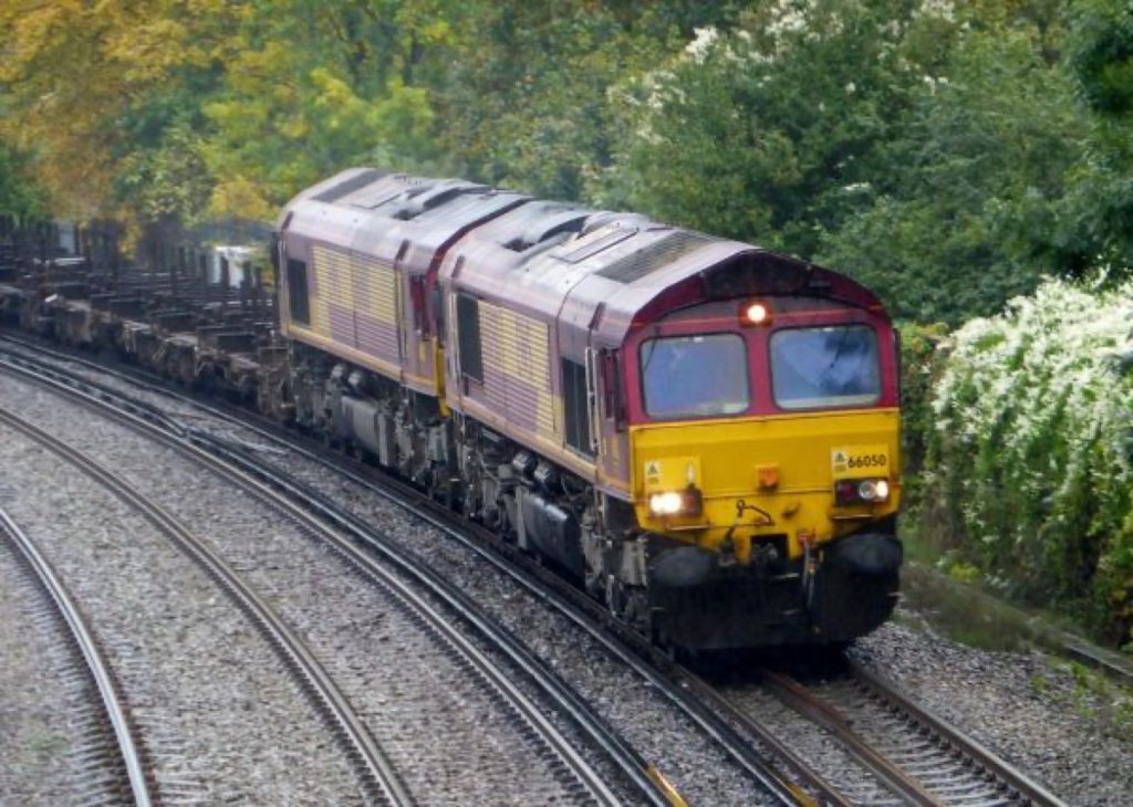 装货月台，66050 and 66160 Dollands Moor to Scunthorpe Redbourne sidings 4E26 (from Ebange)