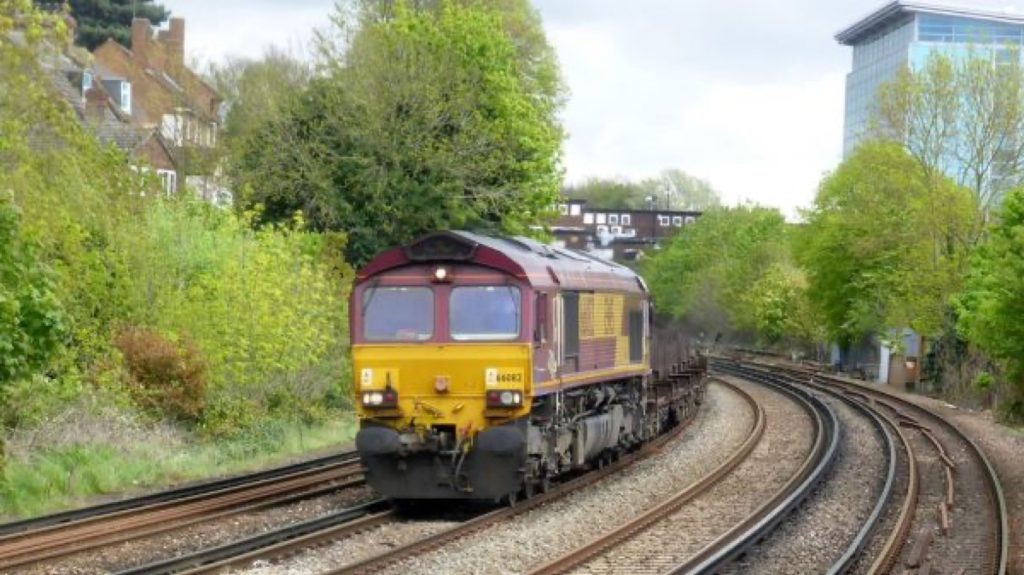 装货月台，66082 Dollands Moor to Scunthorpe 4E32 empty steel