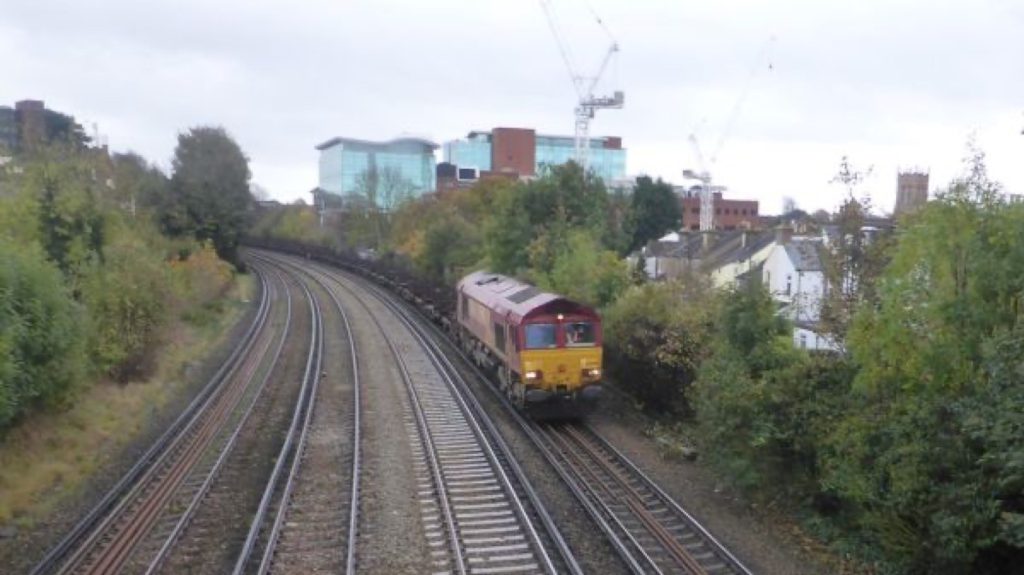 装货月台，66200 Dollands Moor to Scunthorpe 4E32 empty steel from Ebange