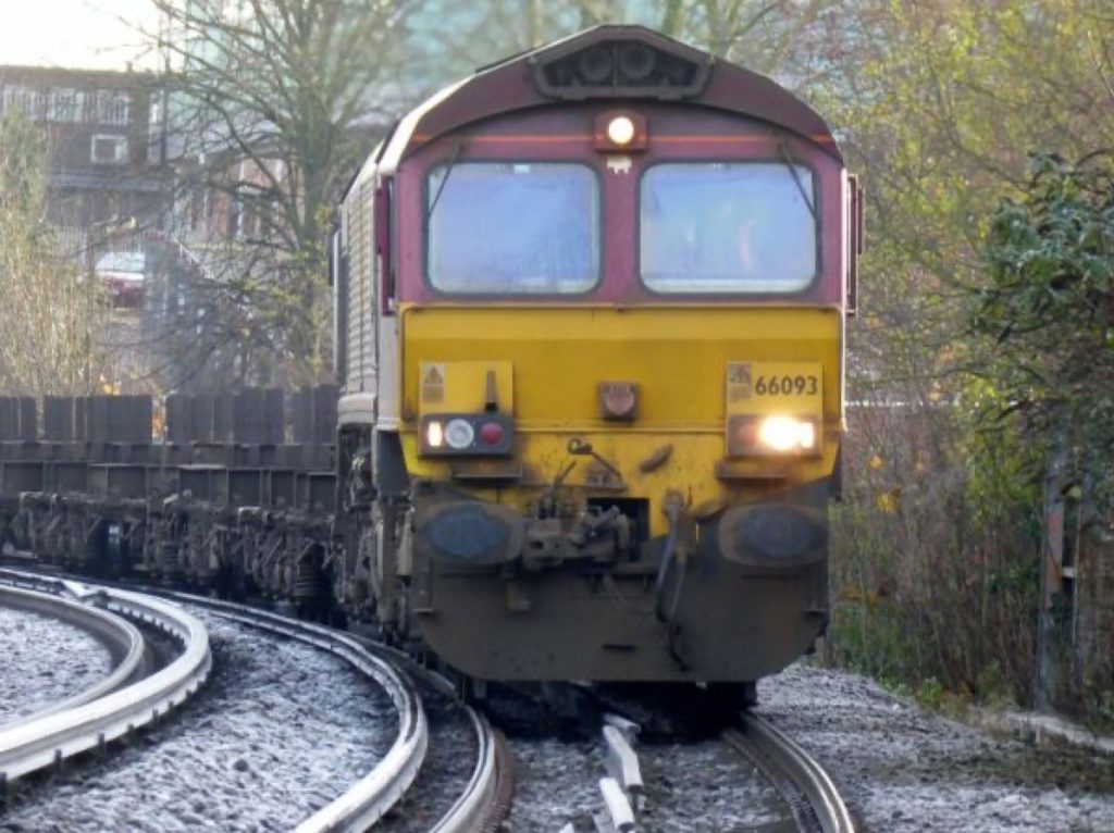 装货月台，Frozen lamb 66093 Dollands Moor to Scunthorpe 4E26 in the frost