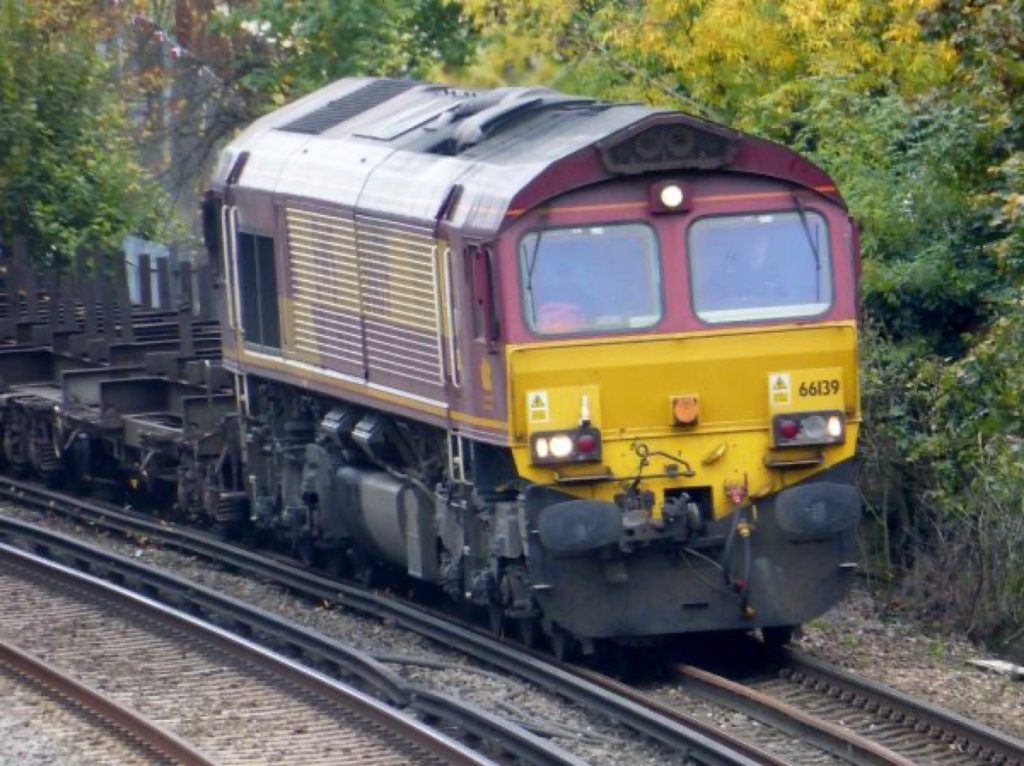 装货月台，66139 Dollands Moor to Scunthorpe 4E32 from Ebange empty steel