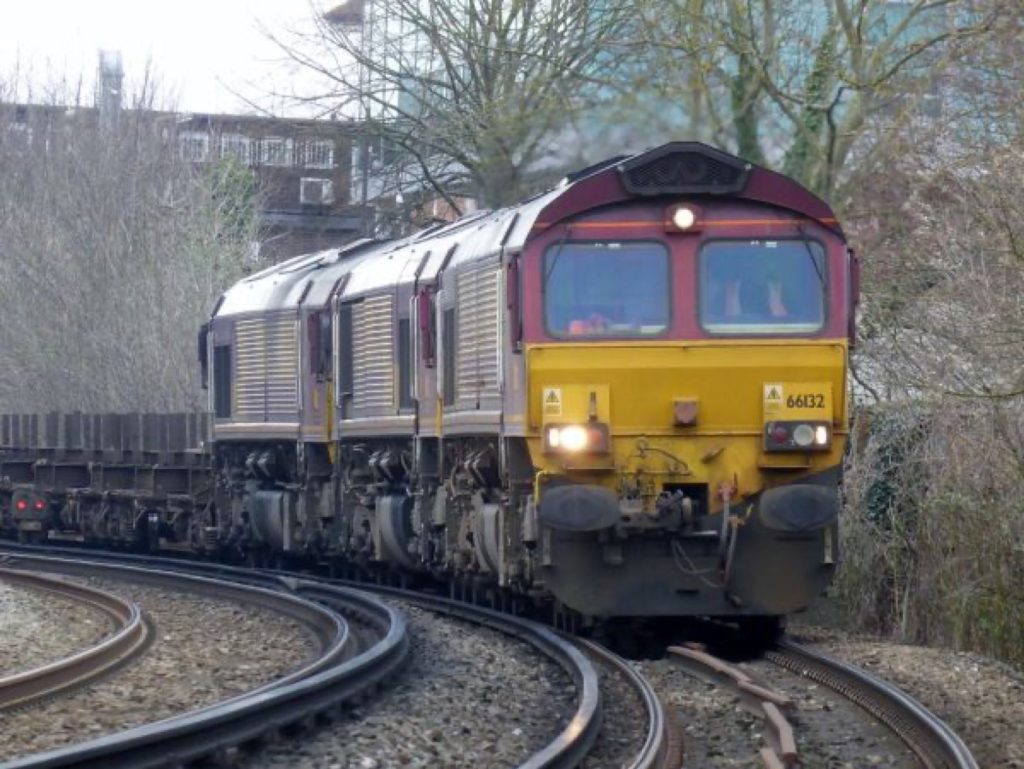 装货月台，66132 66070 and 66147 Dollands Moor to Scunthorpe 4E26 empty steel from Ebange