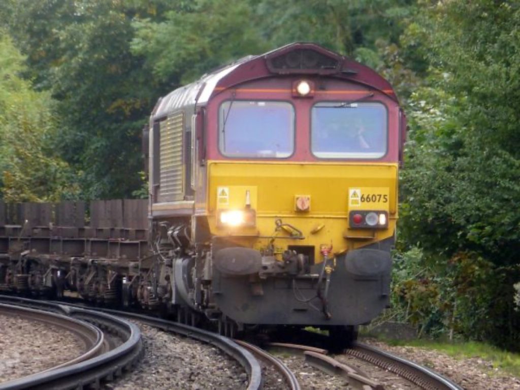 装货月台，66075 Dollands Moor to Scunthorpe 4E26 empty steel from Ebange
