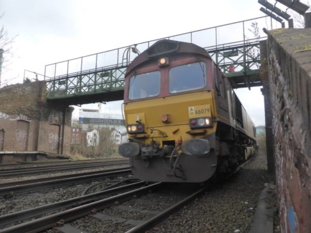 装货月台，66079 Dollands Moor to Scunthrope 6E26 empty steel from Ebange