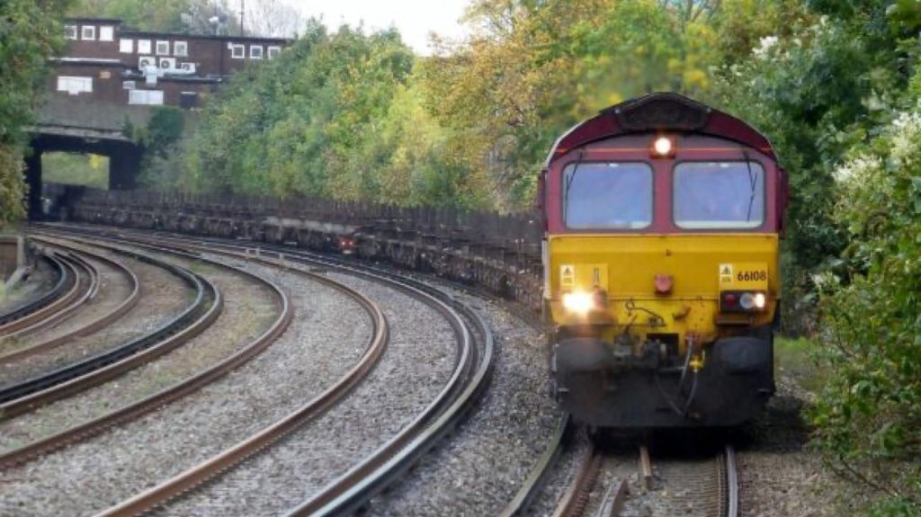 装货月台,66108 kicking up the fallen leaves on Dollands Moor to Scunthorpe Redbourne Sidings 4E26 empty steel from Ebange
