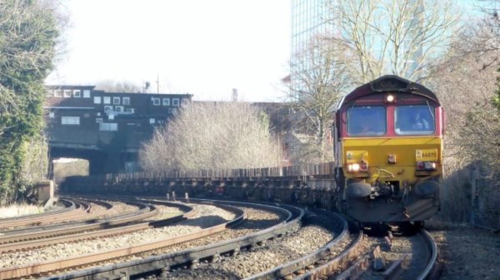 装货月台，66070 Dollands Moor to Scunthorpe empty steel