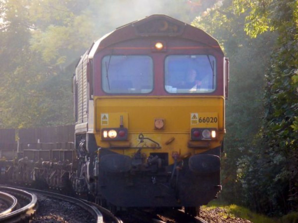 装货月台，66020 Dollands Moor to Scunthorpe 4E26 empty steel