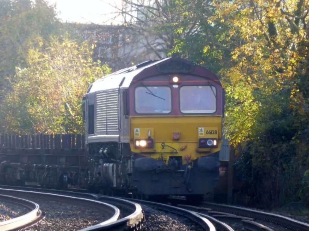 装货月台，Margam White Sheep 66128 Dollands Moor to Scunthorpe 4E26