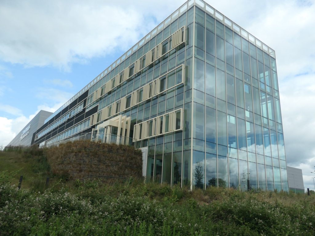 物流仓库,South side, Rhenus Logistics' warehouse offices, Nuneaton - geograph.org.uk - 8092932