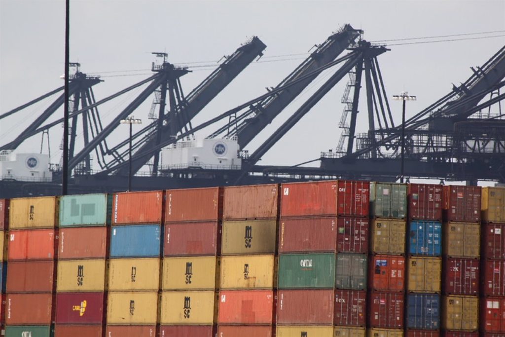 集装箱堆场,Stacked containers at Bayport container terminal