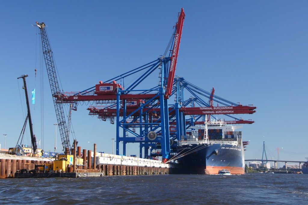 集装箱堆场，container terminal