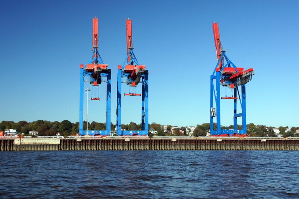 集装箱堆场，container terminal