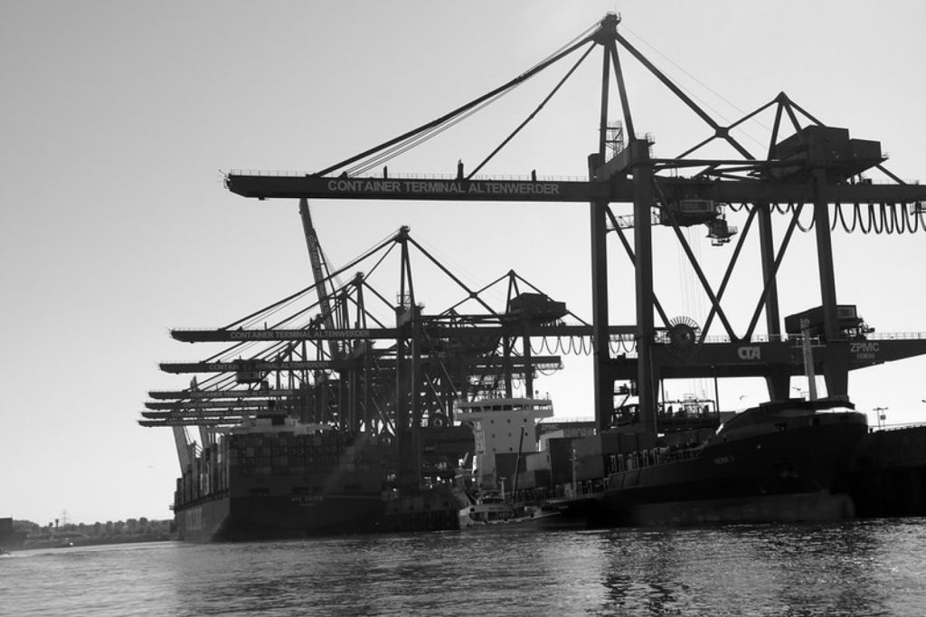 集装箱堆场，container terminal
