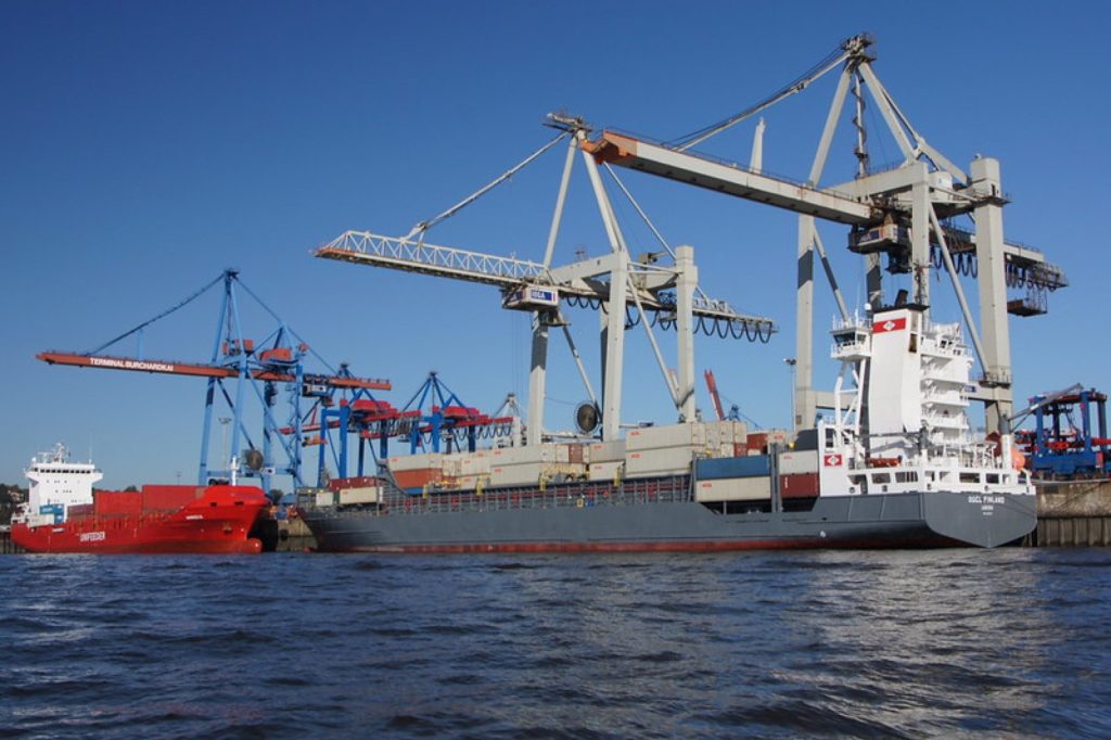 集装箱堆场，container terminal