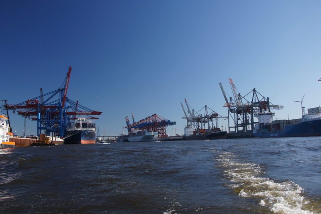 集装箱堆场，container terminal
