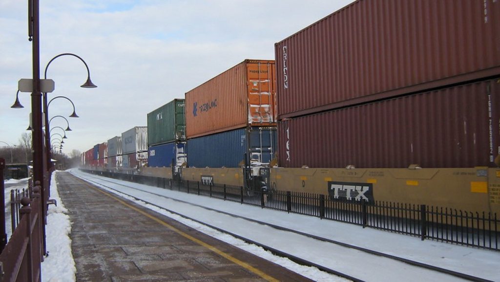 联运集装箱，Double stack intermodal container train.
