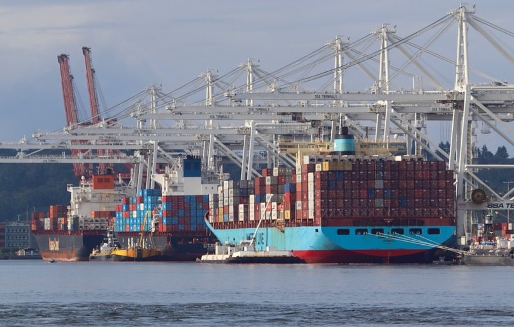 码头货柜船,Container ships docked in Elliott Bay