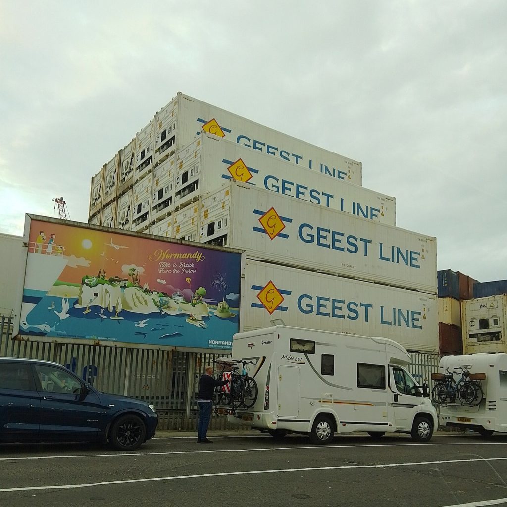 港口集装箱货柜，Geest Line shipping containers - geograph.org.uk - 7864203.jpg