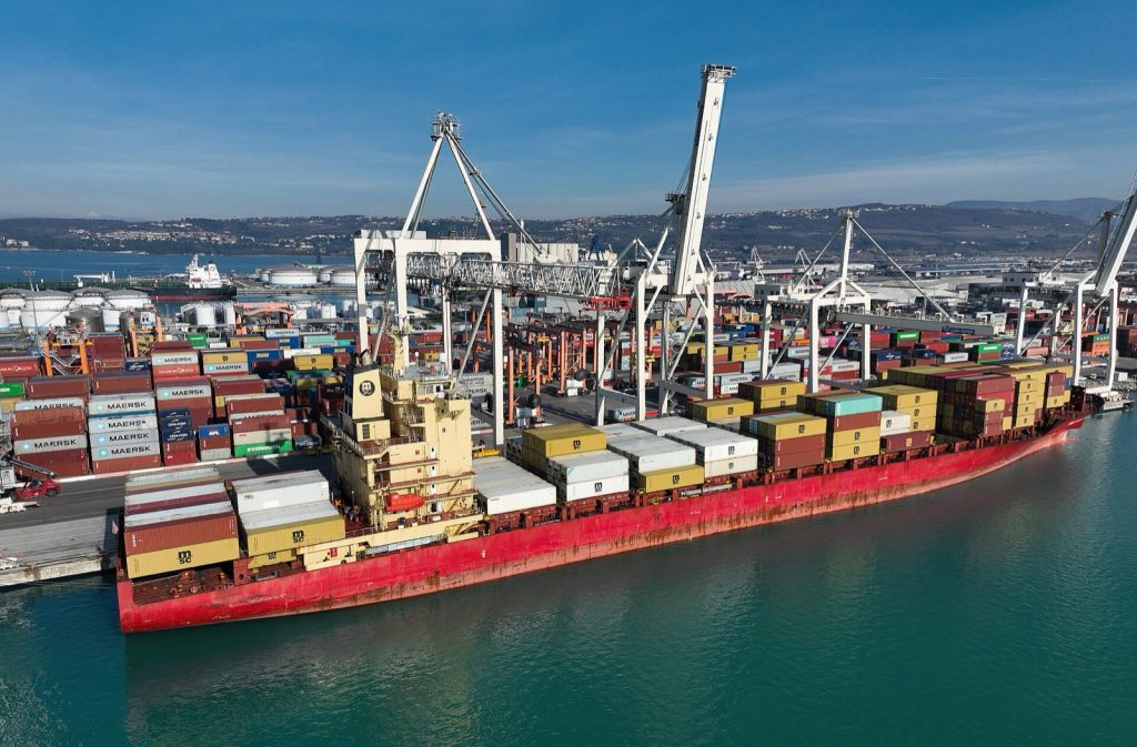 港口集装箱货柜,MSC HARMONY III (container ship, 2006) in Port Koper (SIKOP, 2024).jpg