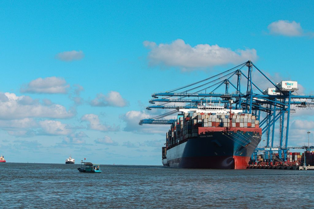集装箱堆场，Container Ship at the Hai Phong International Container Terminal 01.jpg