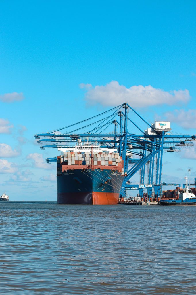 集装箱堆场，Container Ship at the Hai Phong International Container Terminal 03.jpg