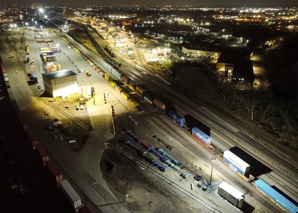 集装箱堆场，Container terminal in Minneapolis.jpg