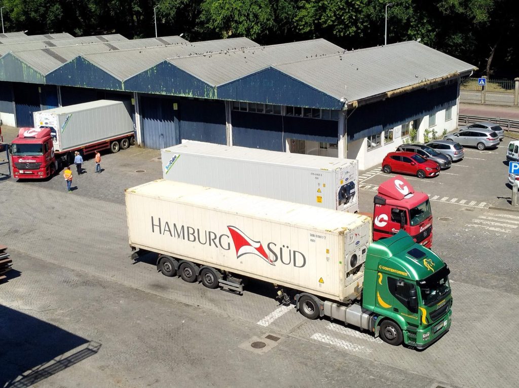 联运货柜,Reefer on container chassis.jpg