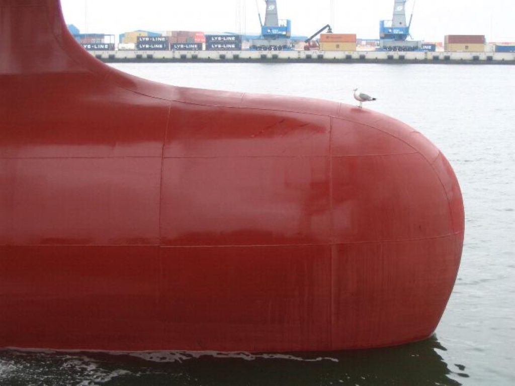 货柜船，Bulbous bow on a container ship.JPG