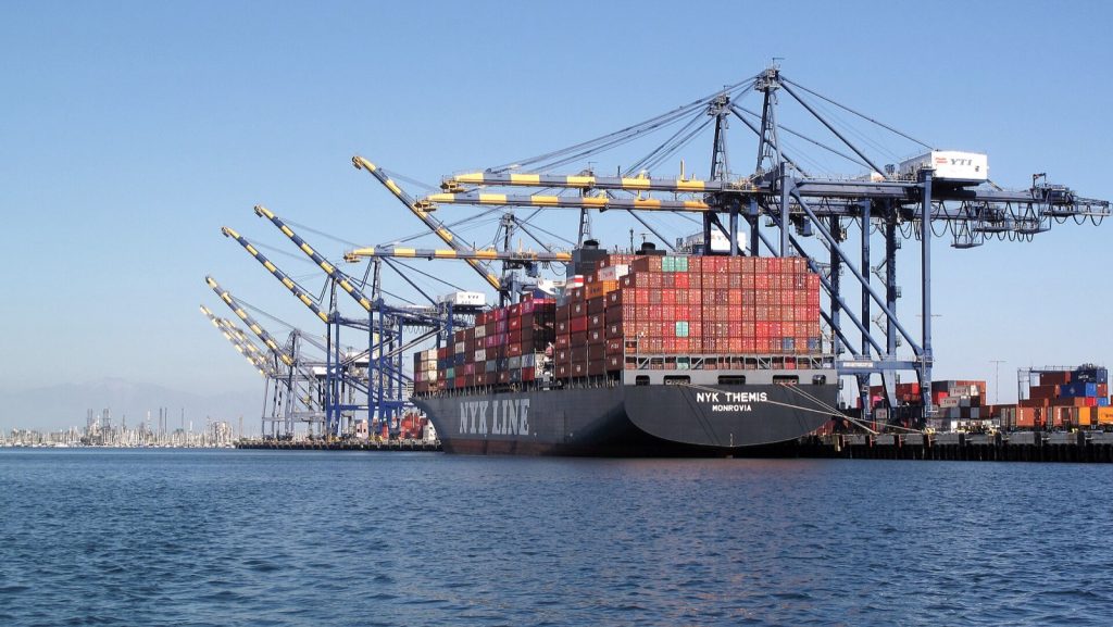 货柜船,Container ship NYK Themis at the Port of Los Angeles.jpg