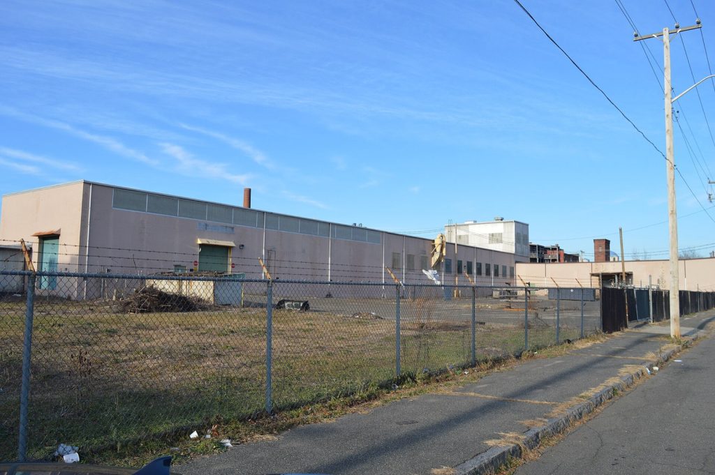 装货月台,Holyoke Machine Company freight yard.JPG