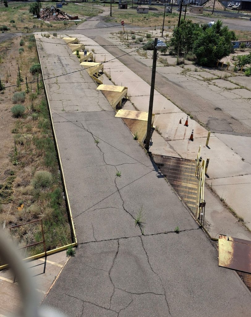 装货月台，Loading, unloading dock, Burnham Yard, Denver, CO 2025-08-01.jpg